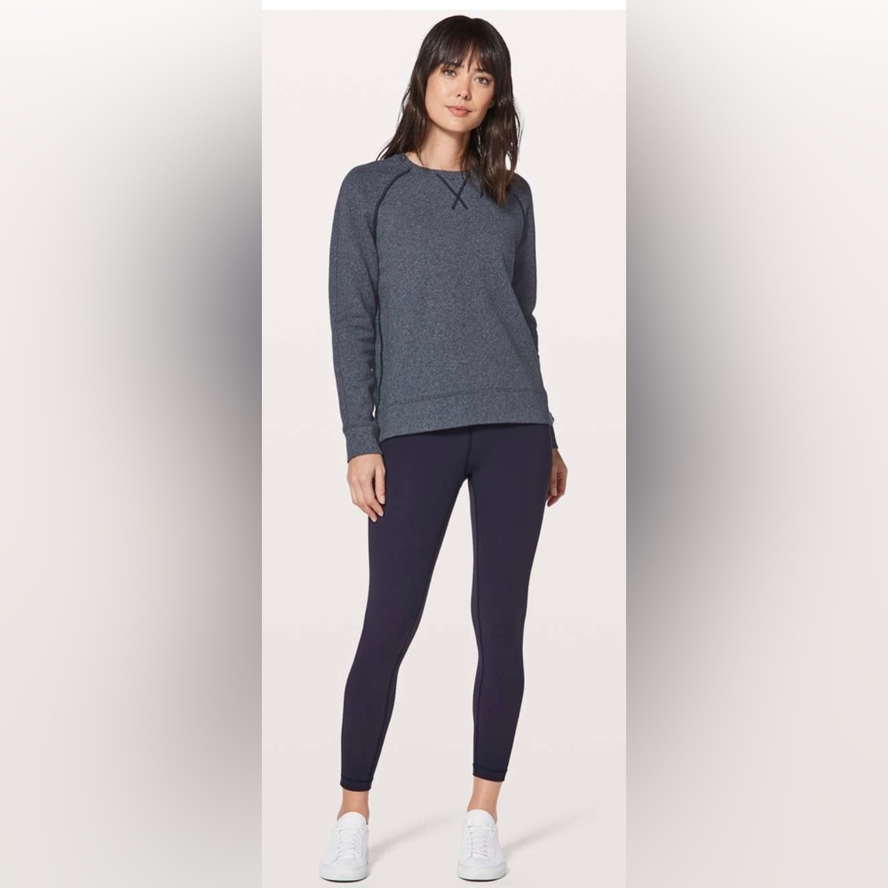 Lululemon “PLEAT IT OUT” Crew sweatshirt in Heathered Navy EUC Size 10